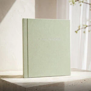 Álbum de Fotos Premium Kora verde-claro com a frase O nosso casamento.
