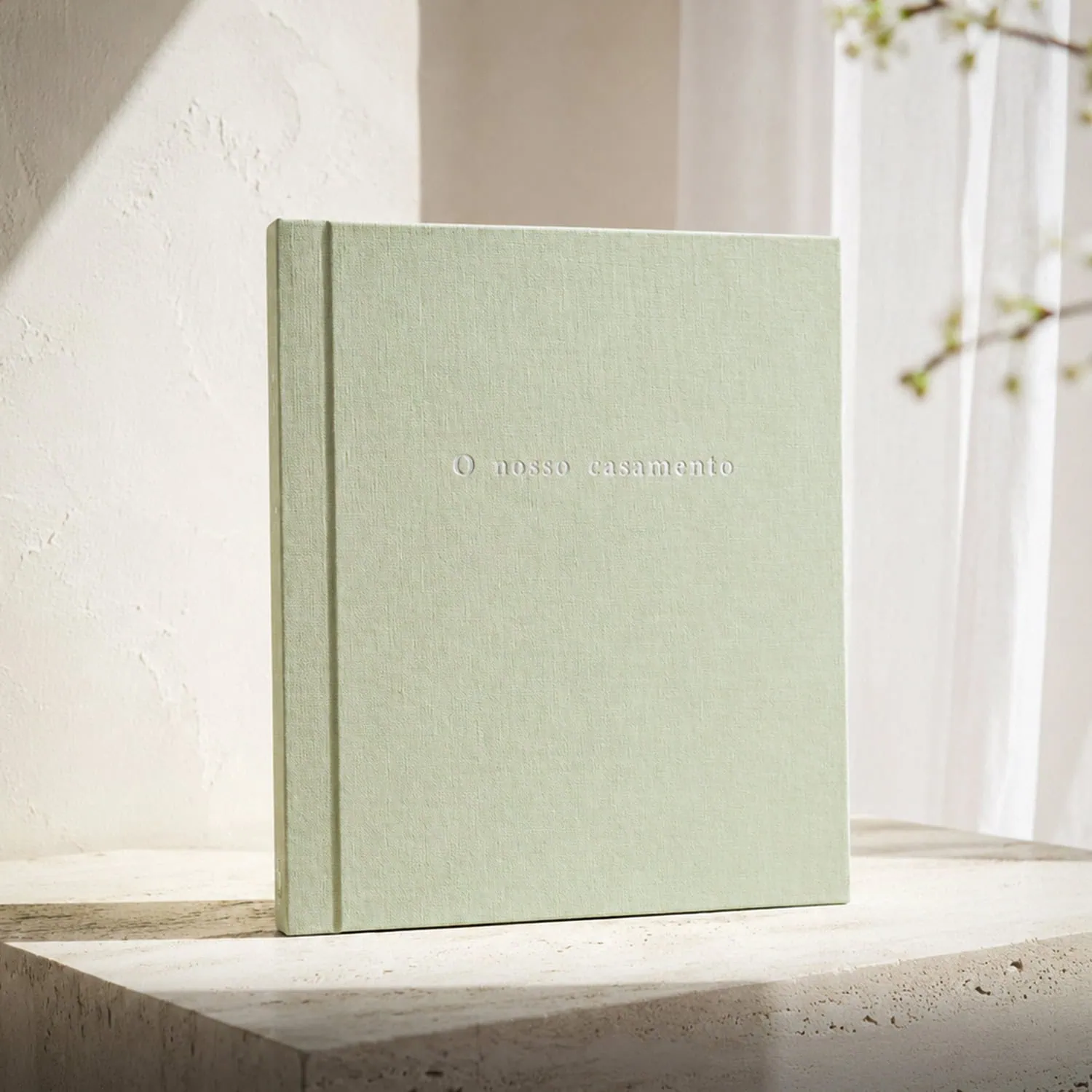 Álbum de Fotos Premium Kora verde-claro com a frase O nosso casamento.