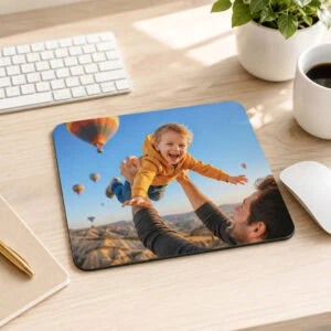 Tapete de rato personalizado com fotografia de pai e filho num passeio com balões de ar quente.